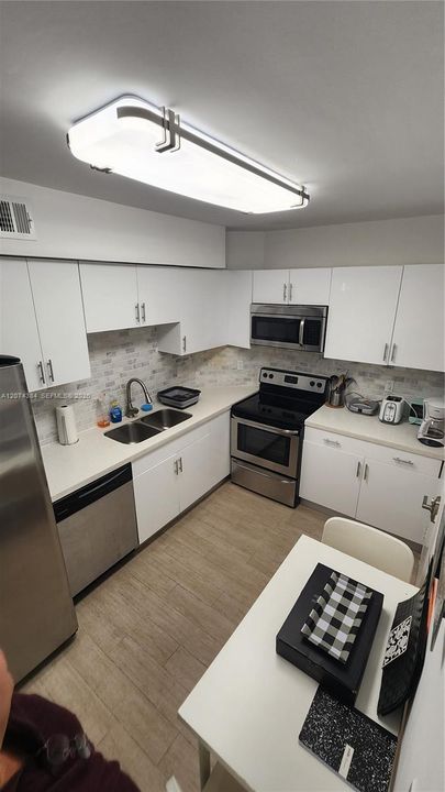For Rent: $2,350 (1 beds, 1 baths, 762 Square Feet)
