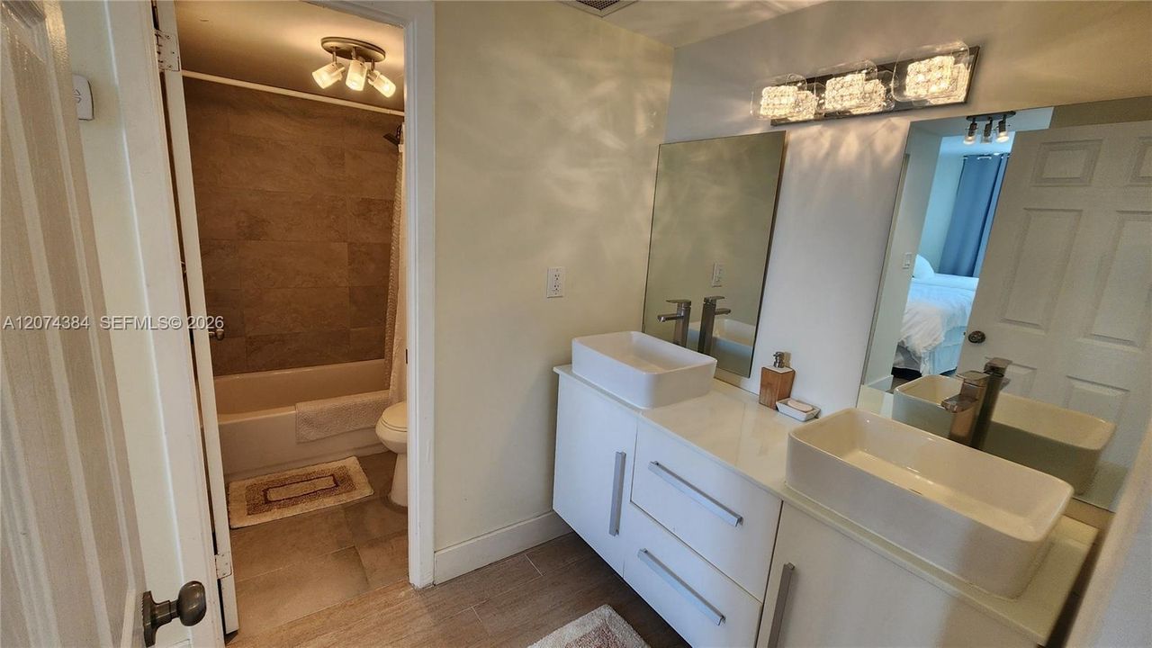 For Rent: $2,350 (1 beds, 1 baths, 762 Square Feet)
