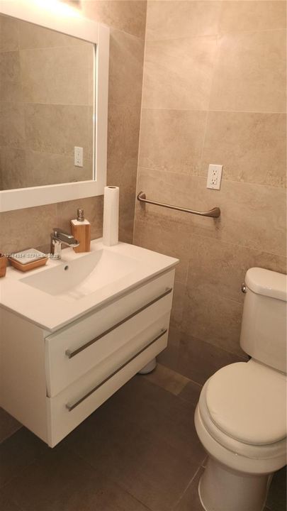 For Rent: $2,350 (1 beds, 1 baths, 762 Square Feet)