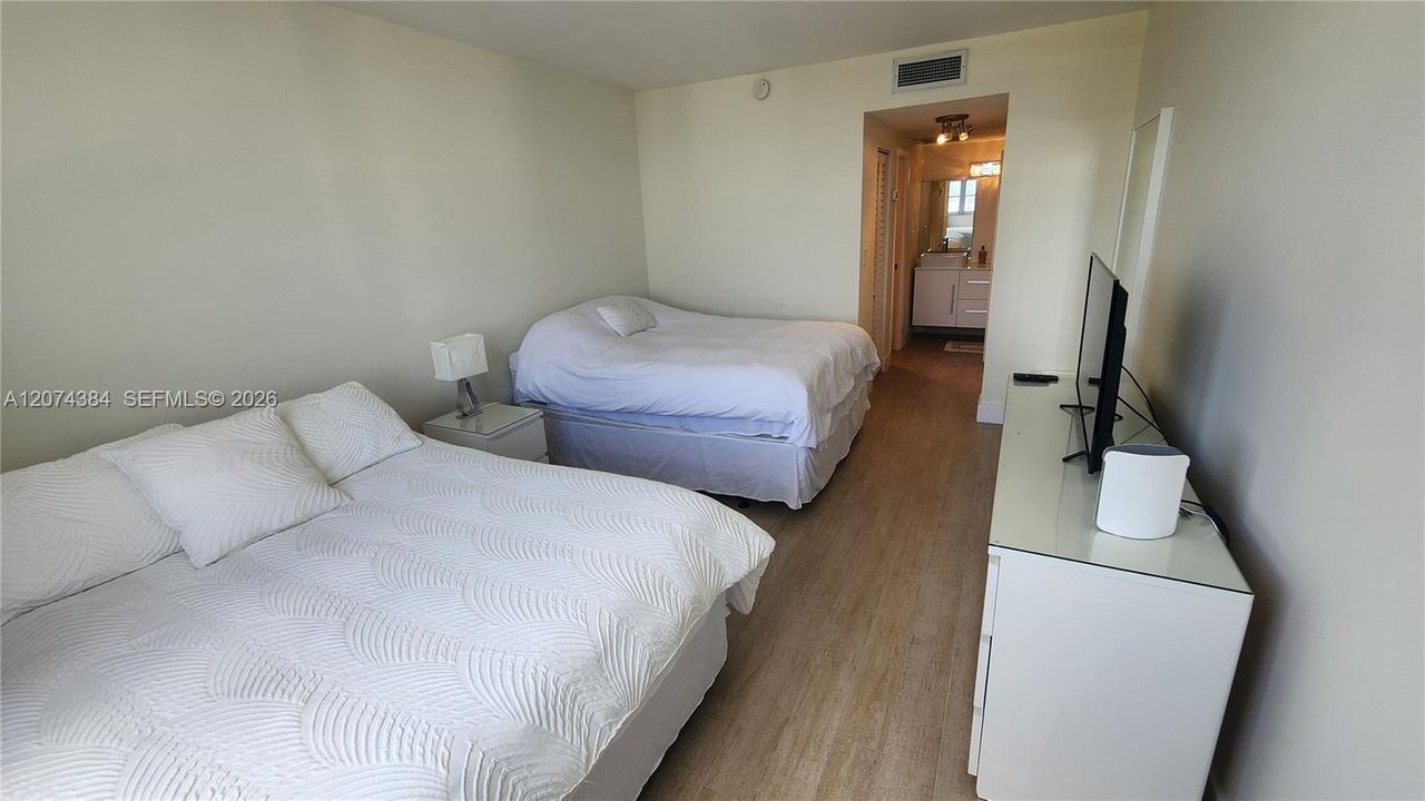 For Rent: $2,350 (1 beds, 1 baths, 762 Square Feet)