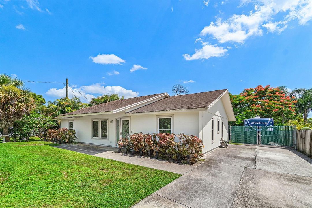 005-7442CanalDrive-FL-33467-SMALL