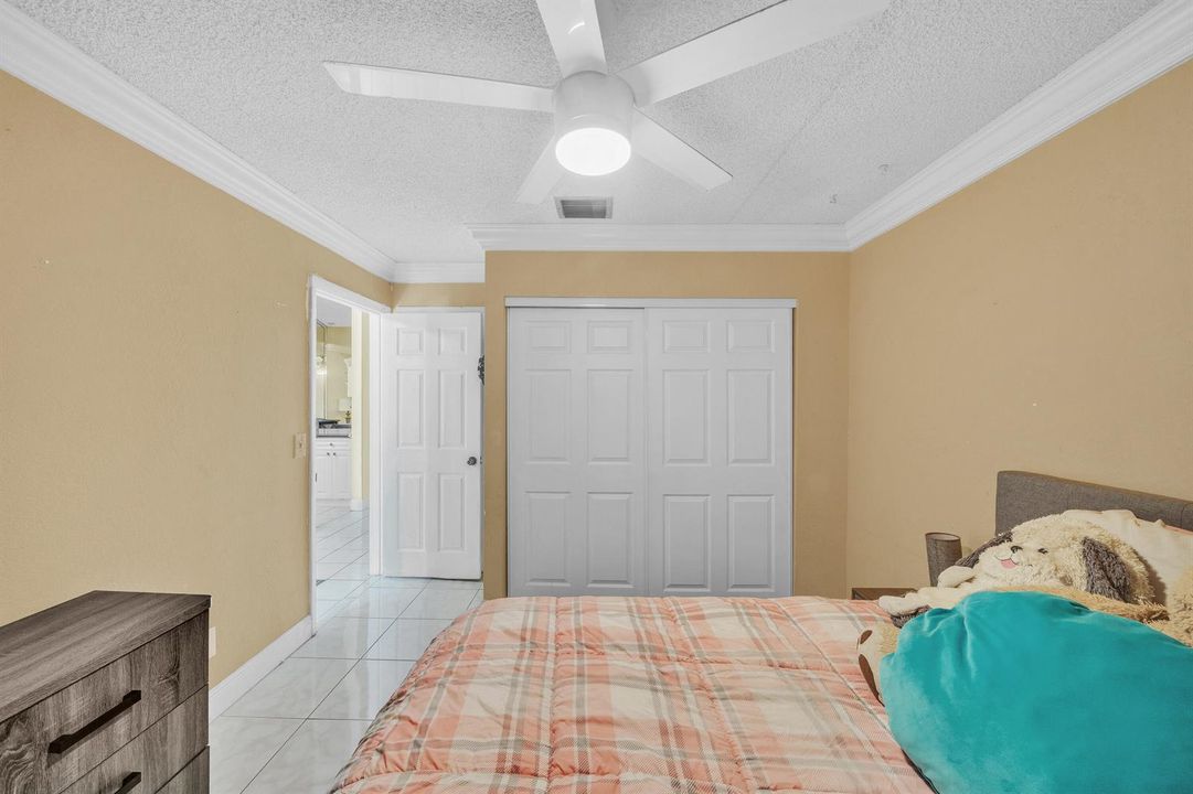 4 Guest Bedroom (2)