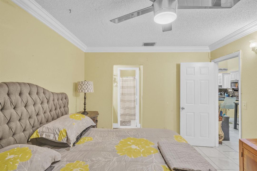 13 Primary Bedroom (3)