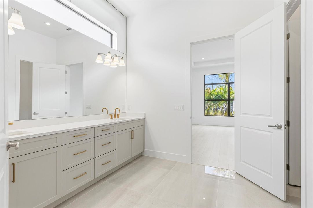Owner's Bath