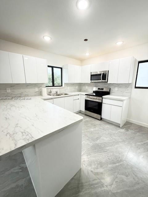 For Rent: $3,700 (5 beds, 2 baths, 1800 Square Feet)
