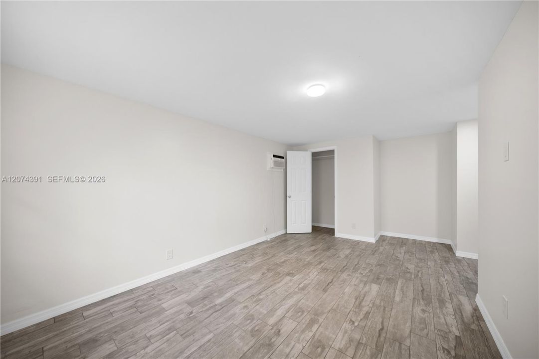 For Rent: $1,350 (0 beds, 1 baths, 290 Square Feet)