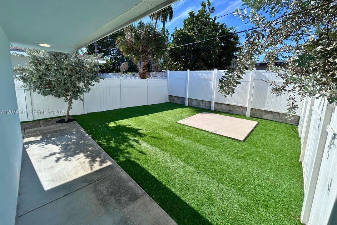 For Rent: $1,350 (0 beds, 1 baths, 290 Square Feet)