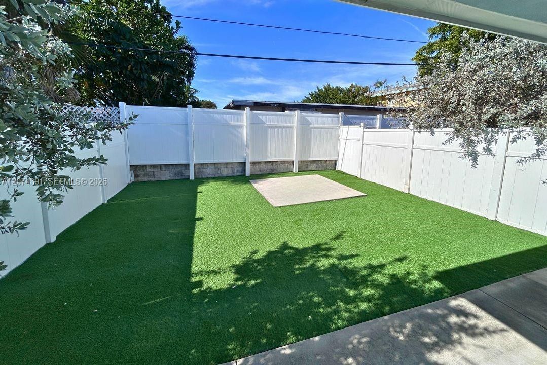 For Rent: $1,350 (0 beds, 1 baths, 290 Square Feet)