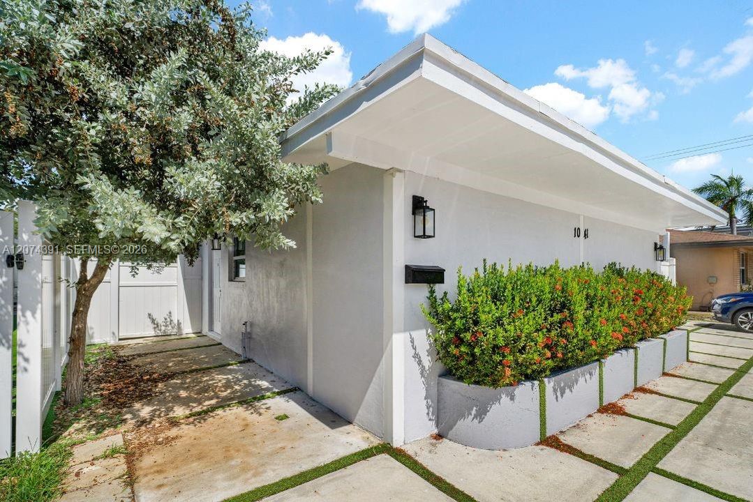 For Rent: $1,350 (0 beds, 1 baths, 290 Square Feet)