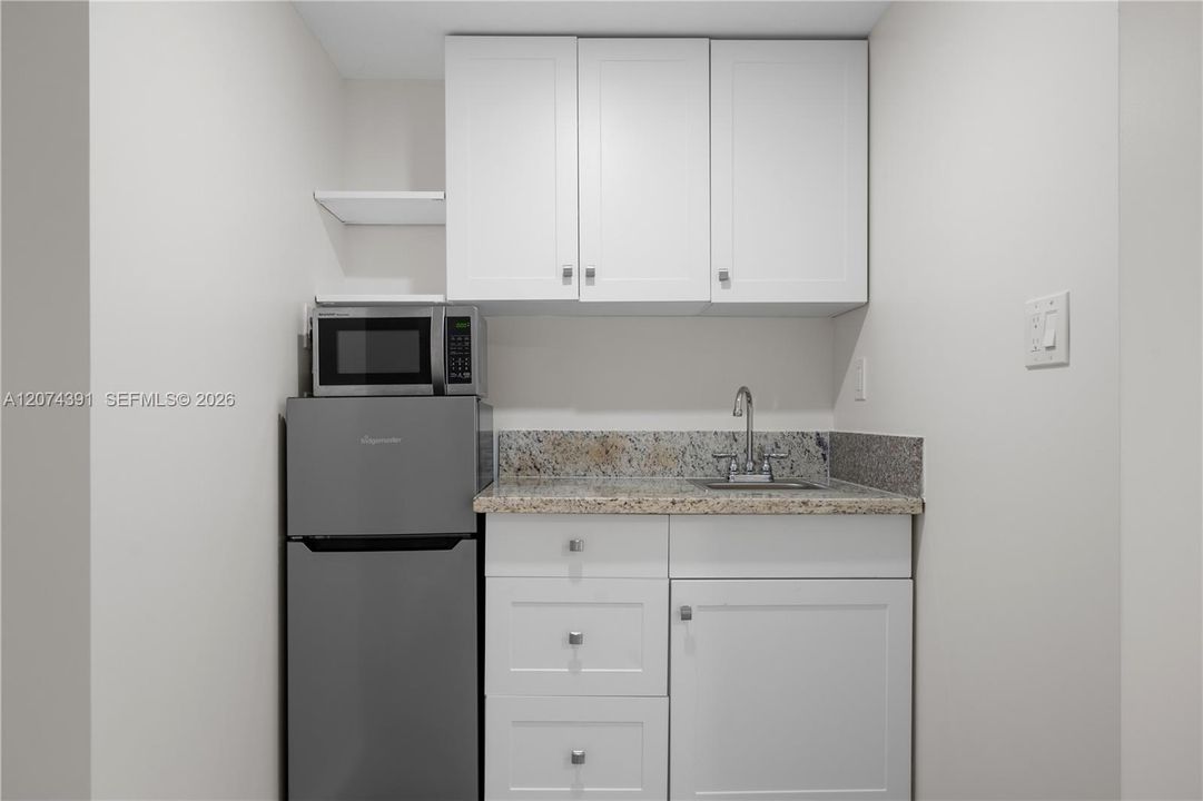 For Rent: $1,350 (0 beds, 1 baths, 290 Square Feet)