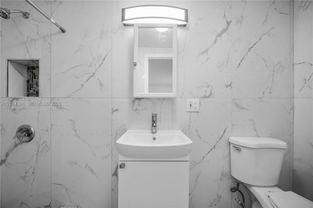 For Rent: $1,350 (0 beds, 1 baths, 290 Square Feet)