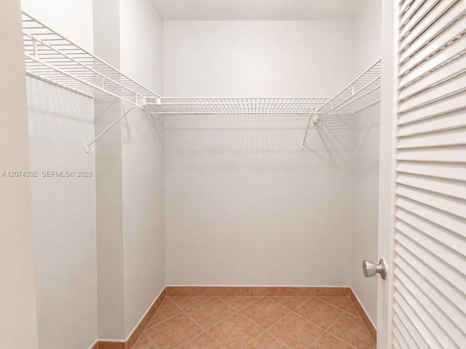 En Venta: $385,000 (0 camas, 1 baños, 565 Pies cuadrados)
