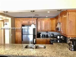For Rent: $3,650 (1 beds, 1 baths, 896 Square Feet)