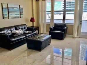 For Rent: $3,650 (1 beds, 1 baths, 896 Square Feet)
