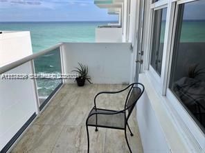 For Rent: $3,650 (1 beds, 1 baths, 896 Square Feet)