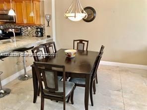 For Rent: $3,650 (1 beds, 1 baths, 896 Square Feet)