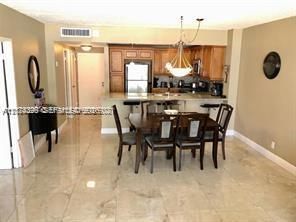 For Rent: $3,650 (1 beds, 1 baths, 896 Square Feet)