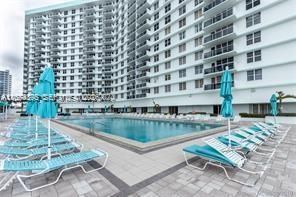 For Rent: $3,650 (1 beds, 1 baths, 896 Square Feet)