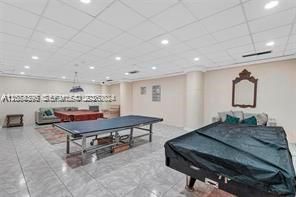 For Rent: $3,650 (1 beds, 1 baths, 896 Square Feet)