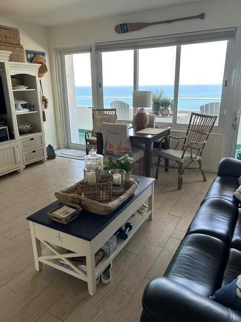 LIVINGROOM OCEAN VIEW