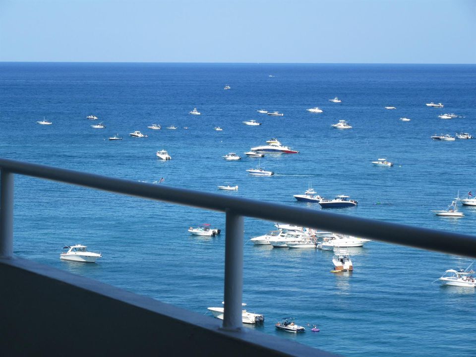 BALCONY VIEW LOBSTER SEASON