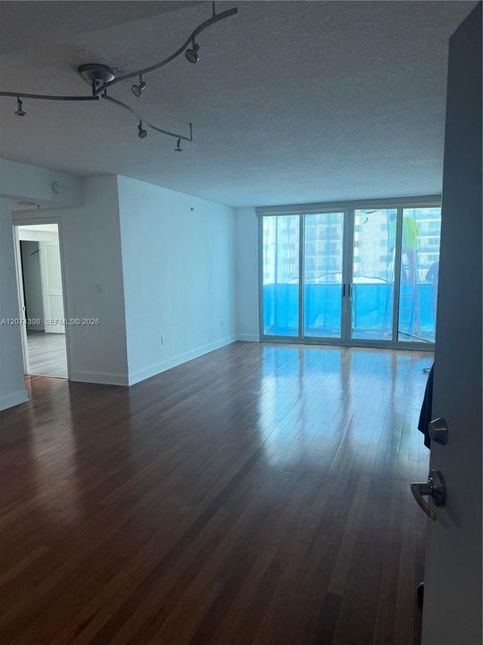 En Venta: $349,000 (2 camas, 2 baños, 1130 Pies cuadrados)