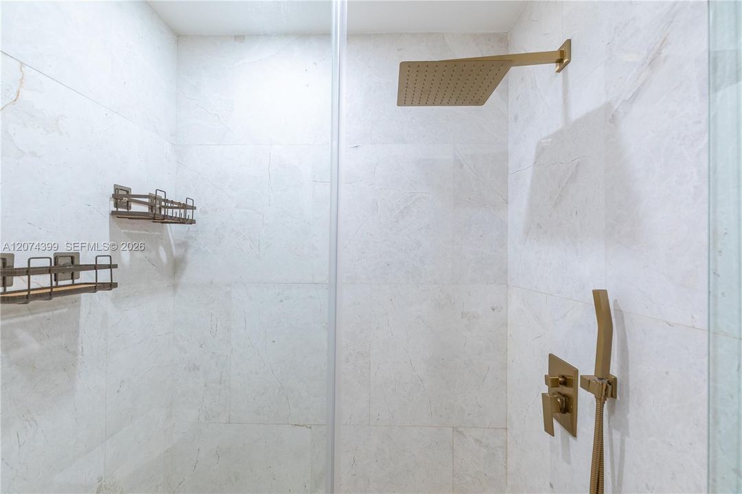 For Rent: $4,000 (2 beds, 2 baths, 1050 Square Feet)