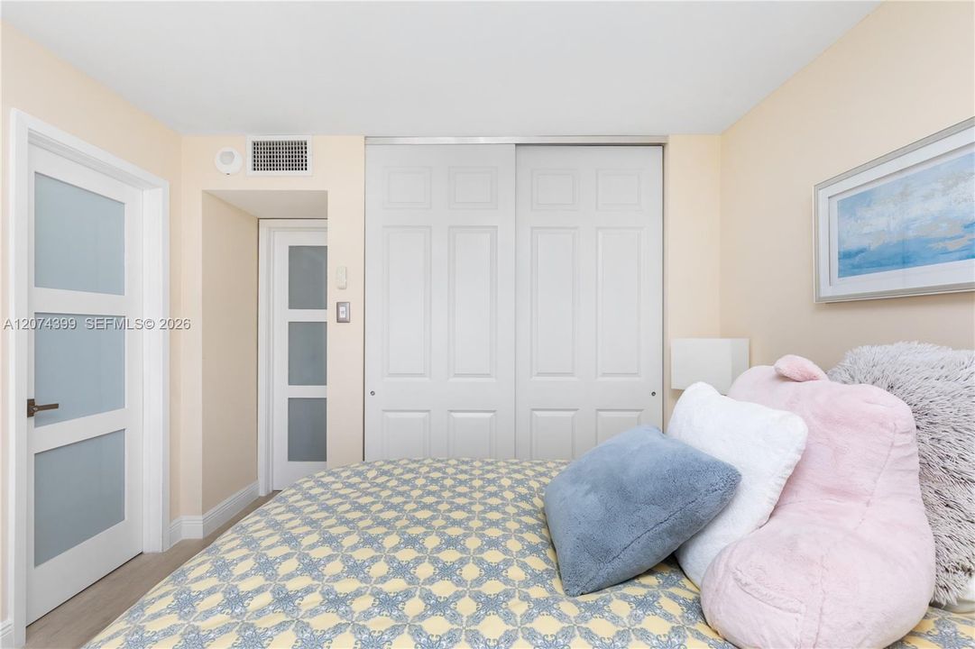 For Rent: $4,000 (2 beds, 2 baths, 1050 Square Feet)