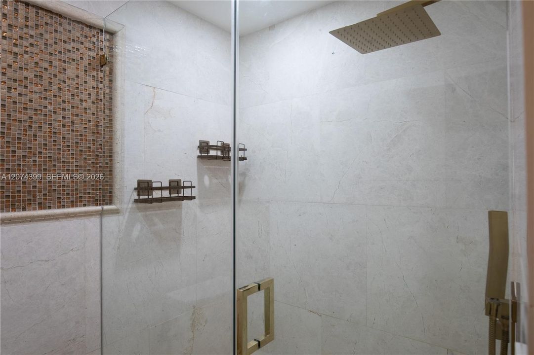 For Rent: $4,000 (2 beds, 2 baths, 1050 Square Feet)