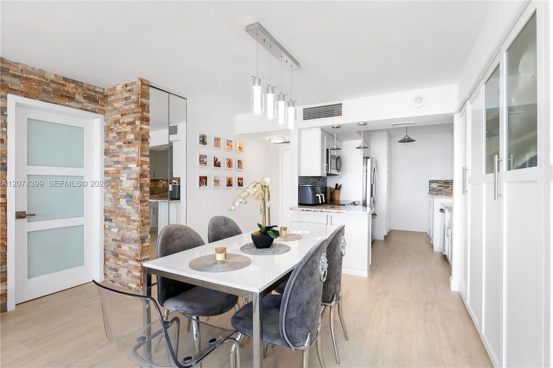 For Rent: $4,000 (2 beds, 2 baths, 1050 Square Feet)