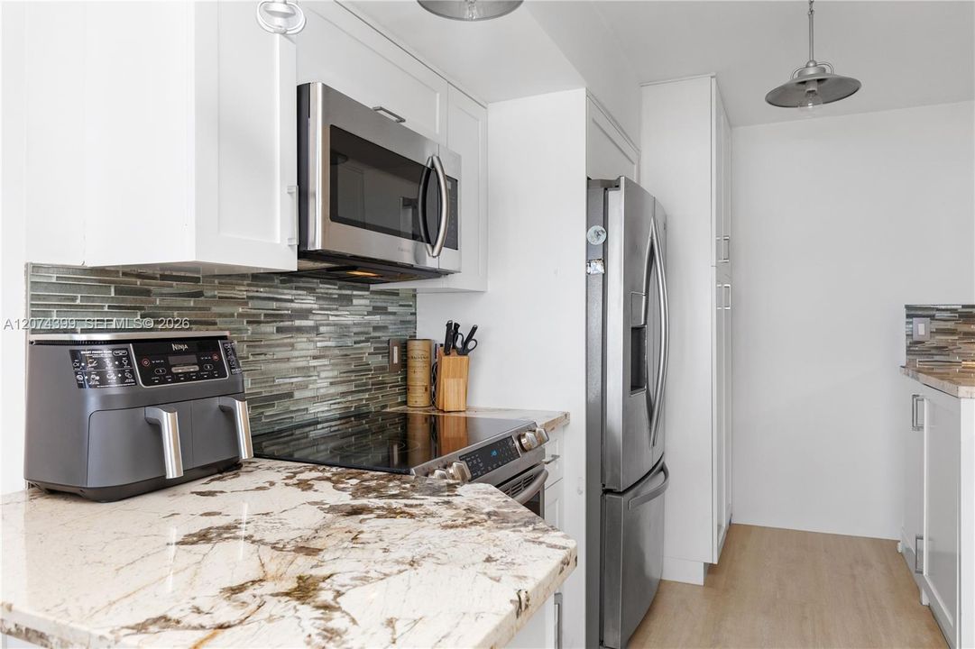 For Rent: $4,000 (2 beds, 2 baths, 1050 Square Feet)