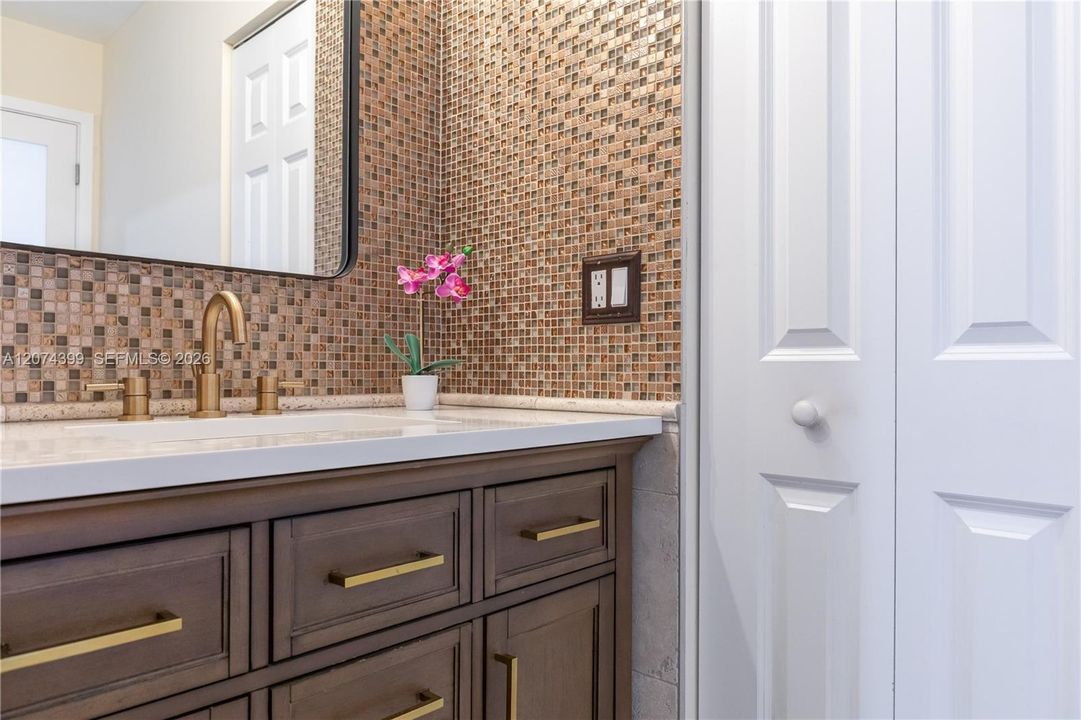 For Rent: $4,000 (2 beds, 2 baths, 1050 Square Feet)