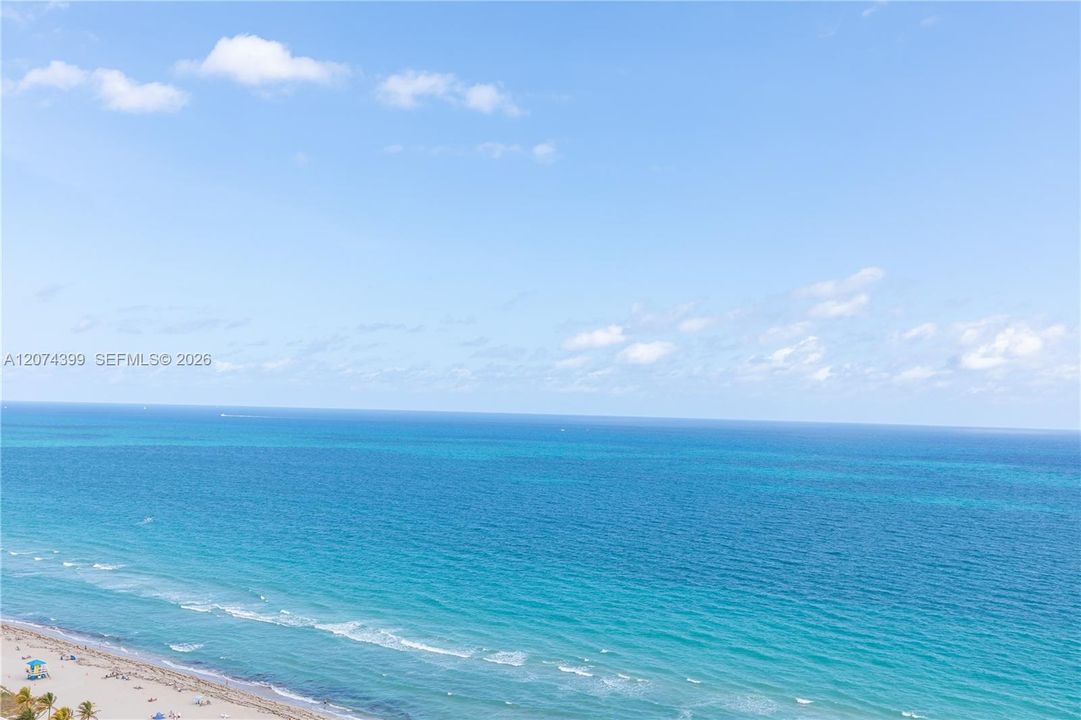For Rent: $4,000 (2 beds, 2 baths, 1050 Square Feet)