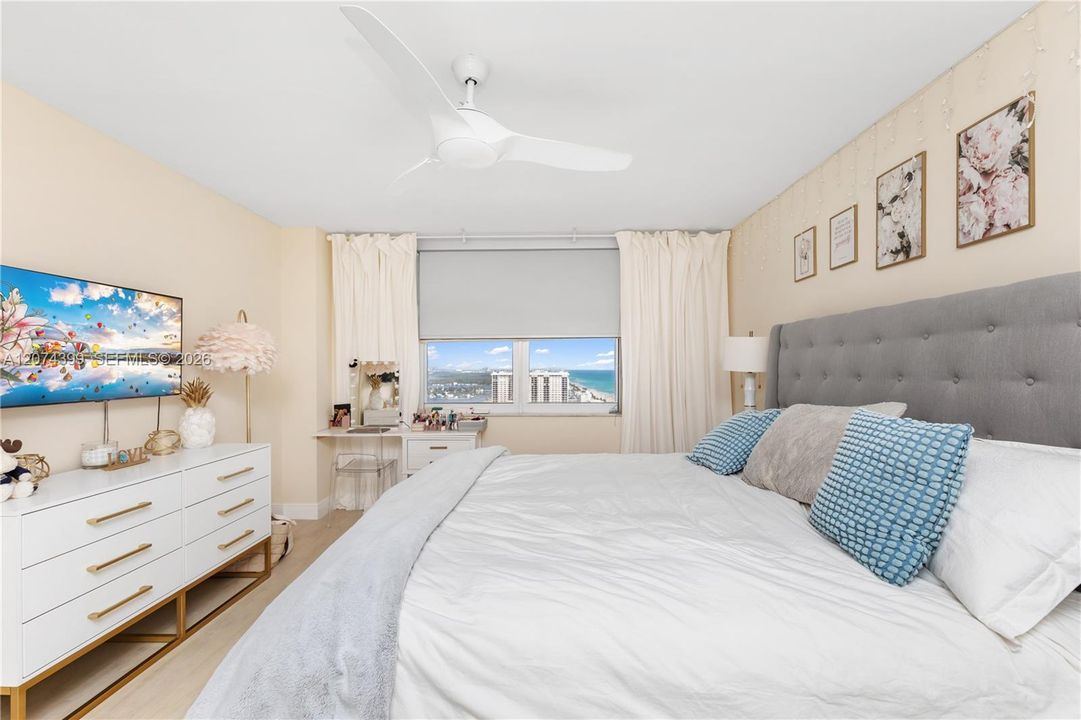 For Rent: $4,000 (2 beds, 2 baths, 1050 Square Feet)