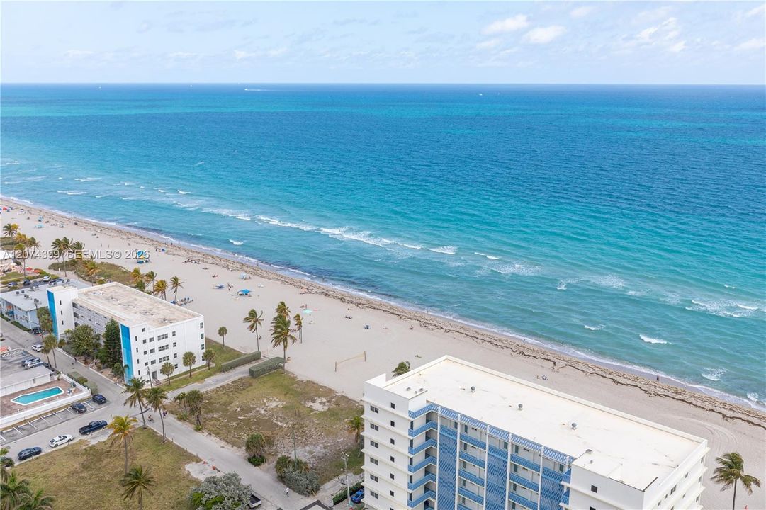 For Rent: $4,000 (2 beds, 2 baths, 1050 Square Feet)