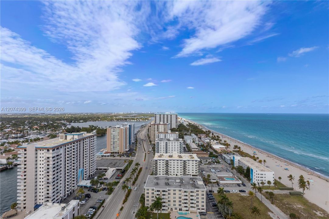 For Rent: $4,000 (2 beds, 2 baths, 1050 Square Feet)