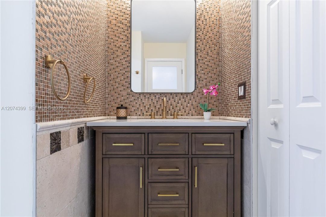 For Rent: $4,000 (2 beds, 2 baths, 1050 Square Feet)