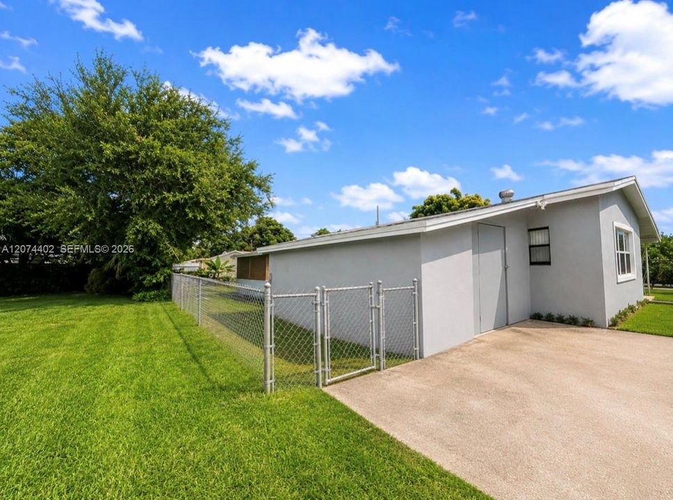 For Sale: $399,999 (3 beds, 2 baths, 1413 Square Feet)