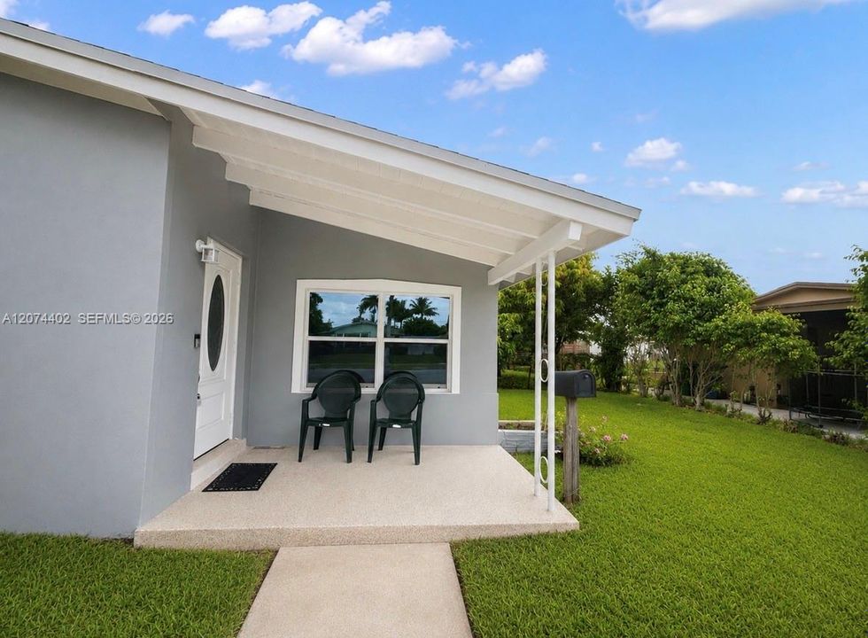 For Sale: $399,999 (3 beds, 2 baths, 1413 Square Feet)
