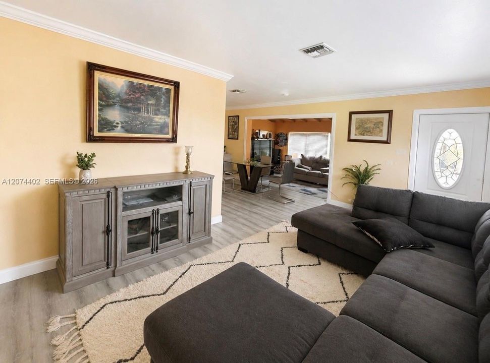 For Sale: $399,999 (3 beds, 2 baths, 1413 Square Feet)