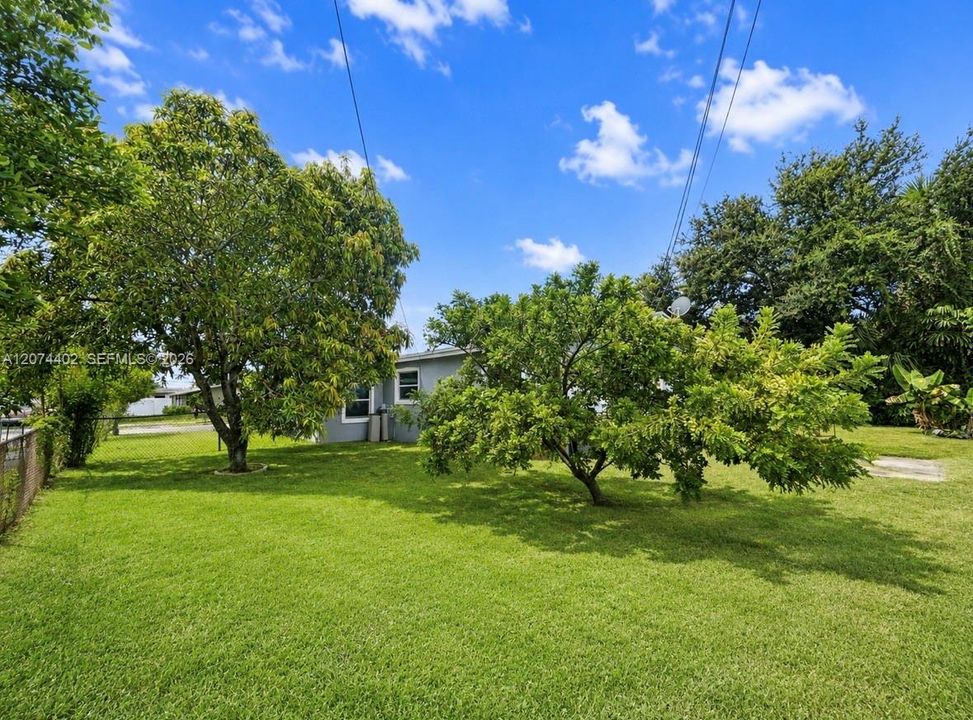 For Sale: $399,999 (3 beds, 2 baths, 1413 Square Feet)