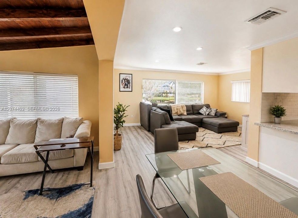 For Sale: $399,999 (3 beds, 2 baths, 1413 Square Feet)