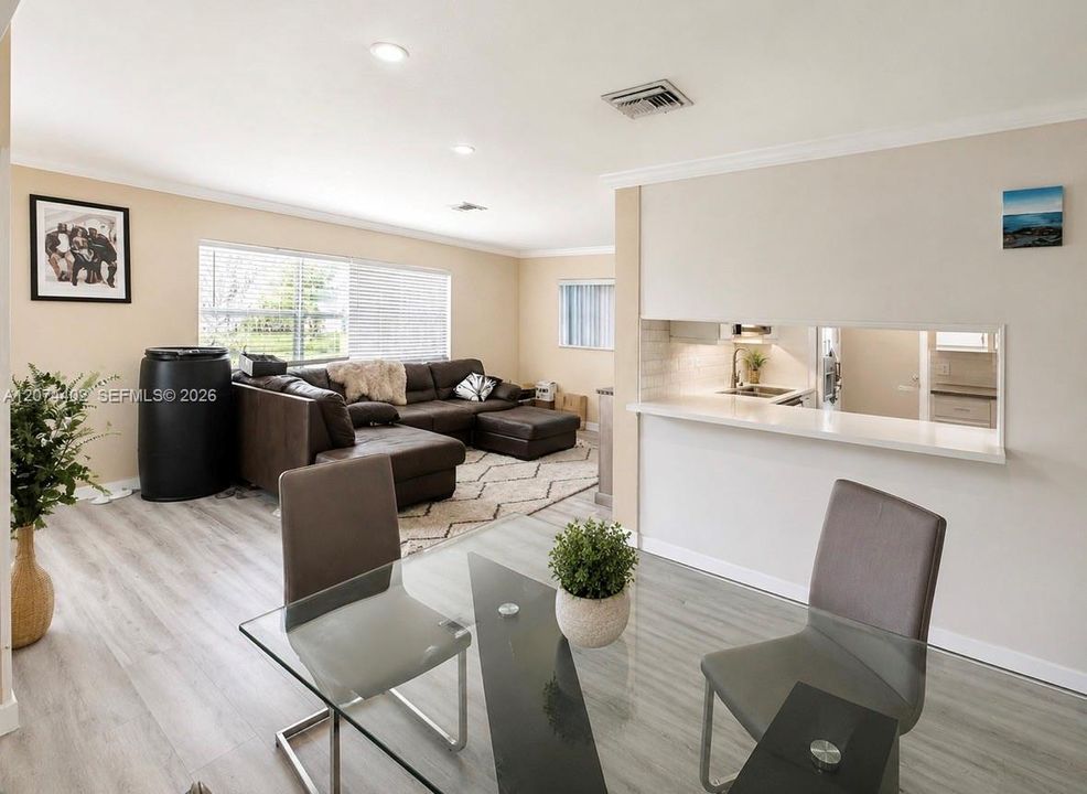 For Sale: $399,999 (3 beds, 2 baths, 1413 Square Feet)