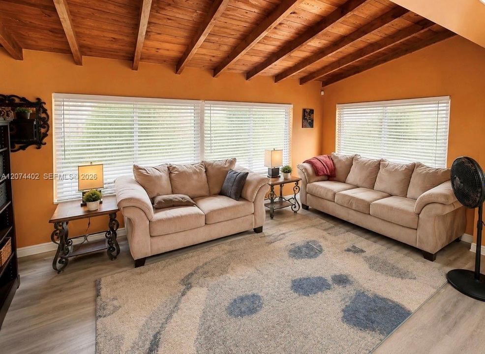 For Sale: $399,999 (3 beds, 2 baths, 1413 Square Feet)