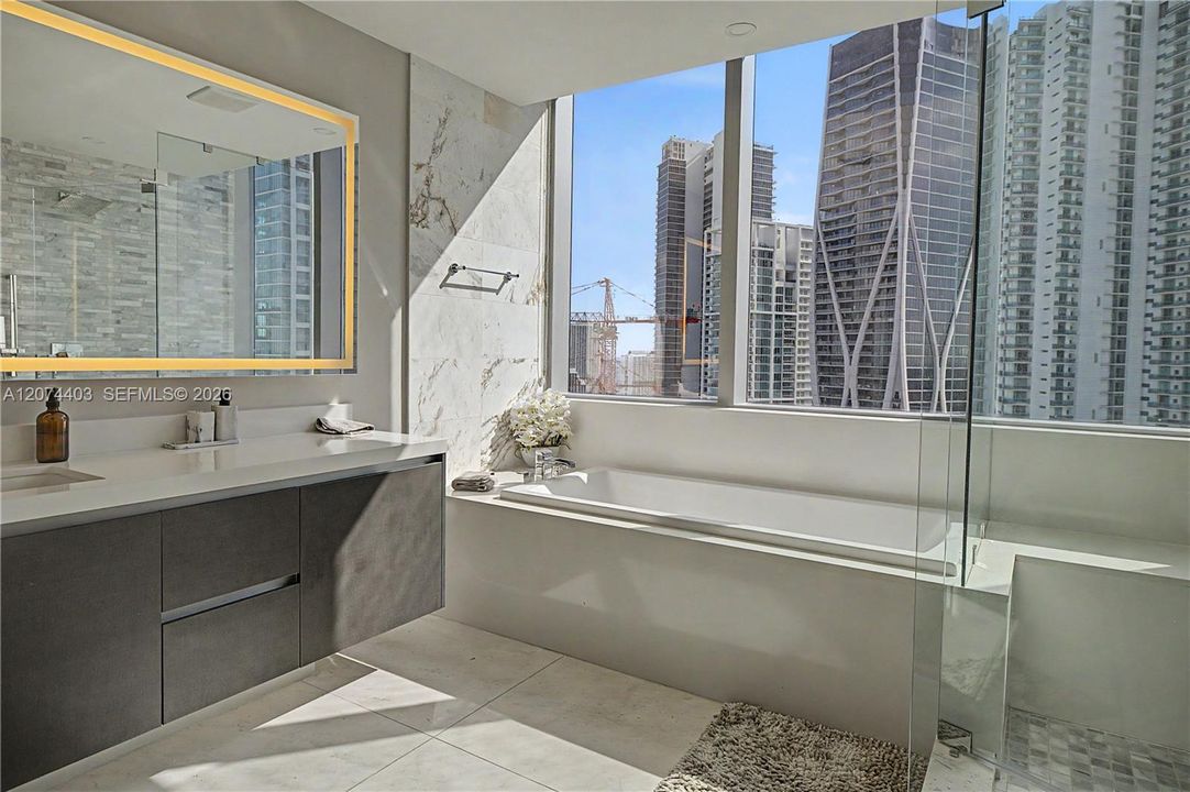 Master en-suite bathroom