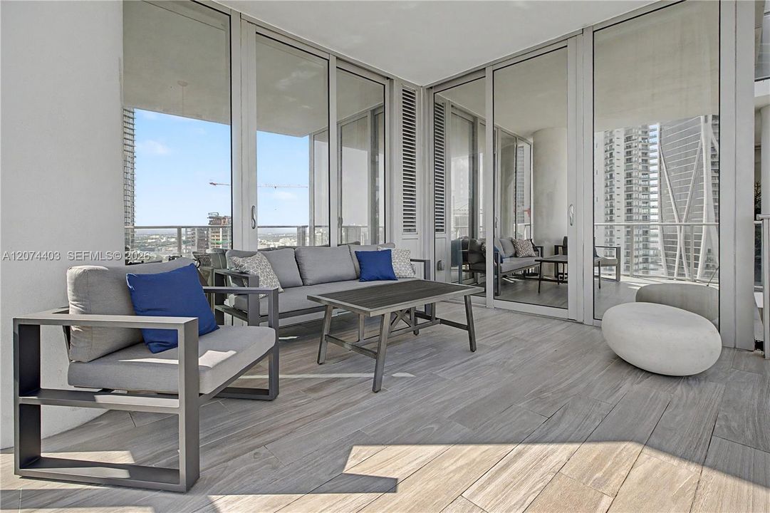 For Rent: $12,800 (3 beds, 4 baths, 2204 Square Feet)