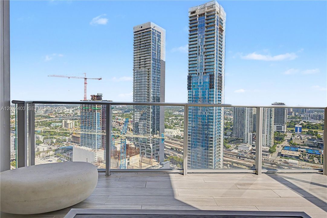 For Rent: $12,800 (3 beds, 4 baths, 2204 Square Feet)