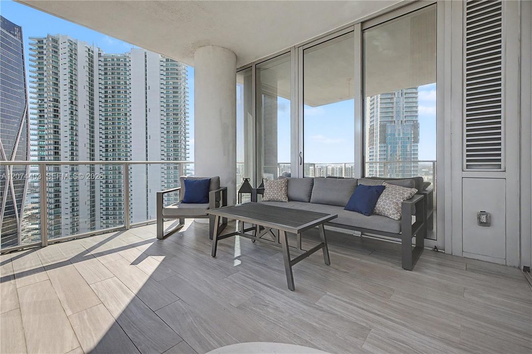 For Rent: $12,800 (3 beds, 4 baths, 2204 Square Feet)
