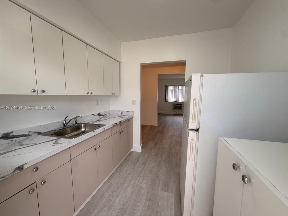 For Rent: $1,700 (1 beds, 1 baths, 970 Square Feet)