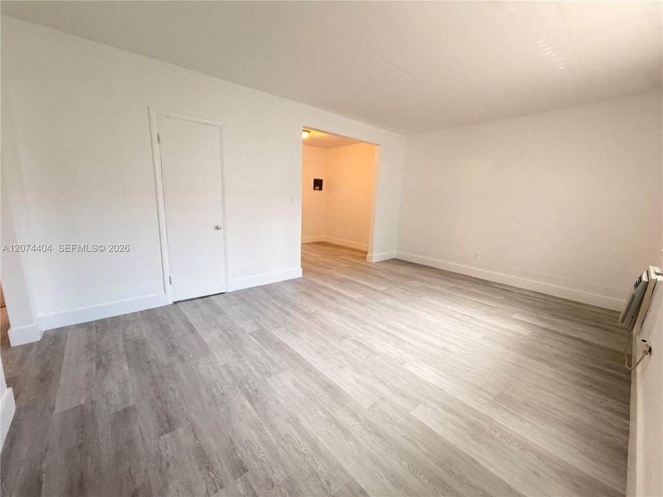 For Rent: $1,700 (1 beds, 1 baths, 970 Square Feet)